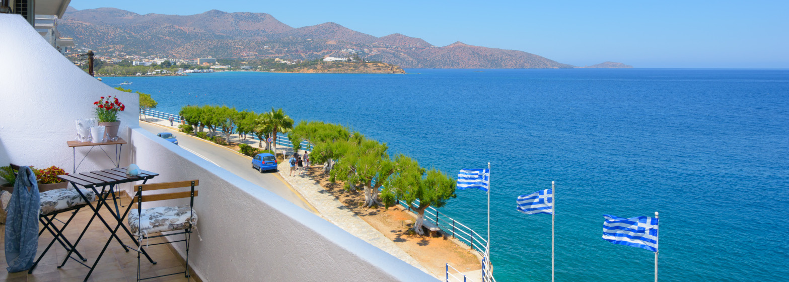 Φωτογραφία από μπαλκόνι με θέα τη θάλασσα